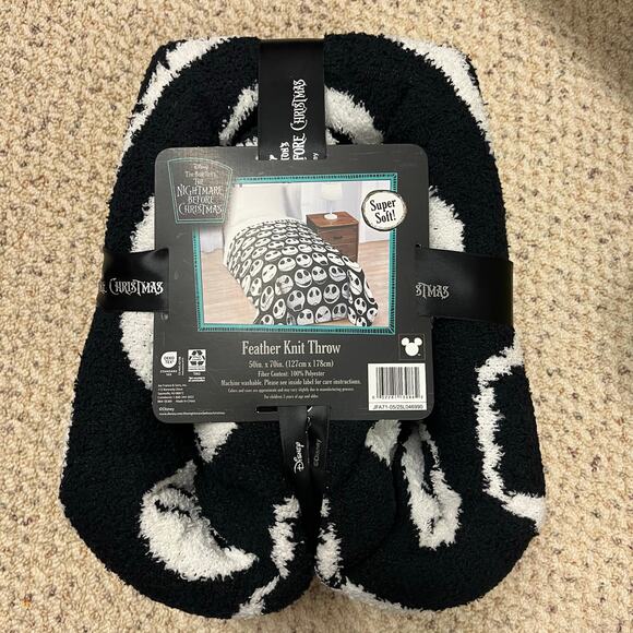 NEW NBC Nightmare Before Christmas Feather Knit Throw Soft 50X70 Inches - Picture 1 of 4